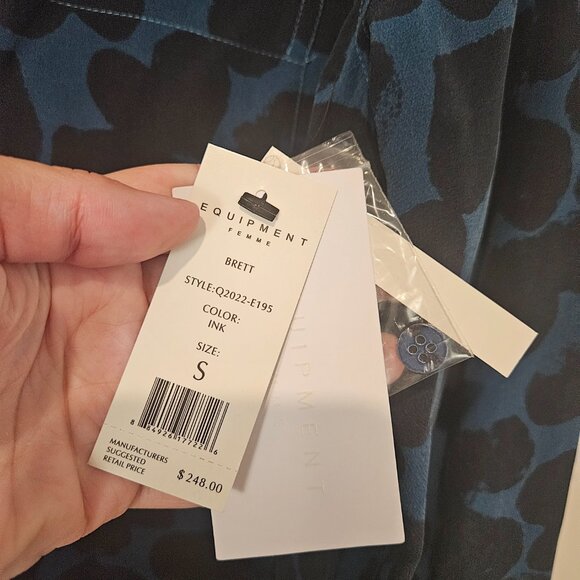 NWT Equipment Femme Brett Shirt Blouse Size Small 100% Silk Heart Print $248 - Picture 4 of 8